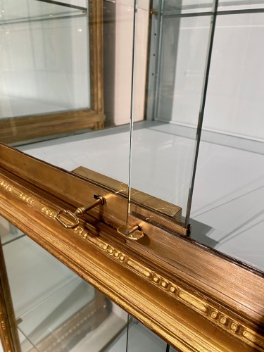 Napoléon III - Paire de vitrines fin 19e siècle en bois doré