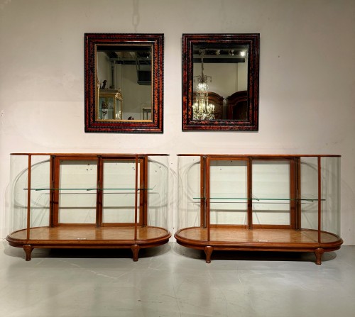 Paire de vitrines comptoirs de magasin Art Déco en acajou - Mobilier Style Art Déco