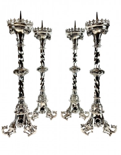 Ensemble de quatre chandeliers monumentaux en argent massif du XIXe siècle
