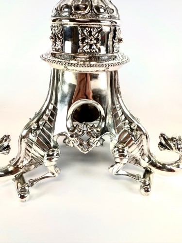  - Ensemble de quatre chandeliers monumentaux en argent massif du XIXe siècle