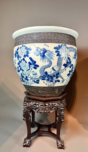 19th century - Important Pair Of Nanking Cachepots With Their Carved Wooden Stands