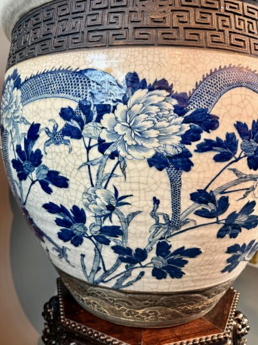 Antiquités - Important Pair Of Nanking Cachepots With Their Carved Wooden Stands