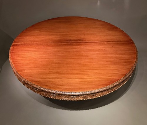 Antiquités - a large 19th century dining table or centre table