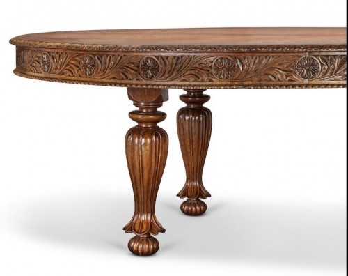 Antiquités - a large 19th century dining table or centre table