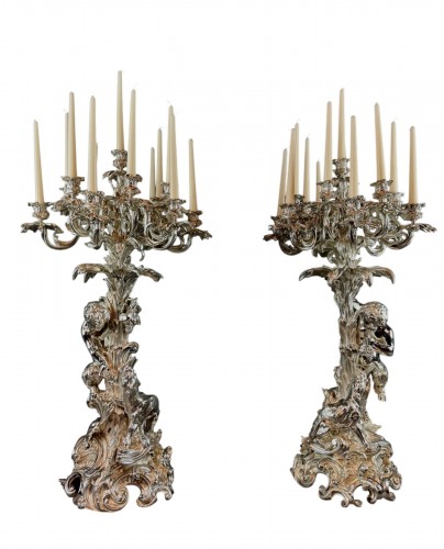 Imposante paire de candélabres en bronze argenté – 19e siècle