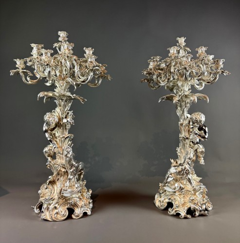 Imposante paire de candélabres en bronze argenté – 19e siècle - Luminaires Style Napoléon III