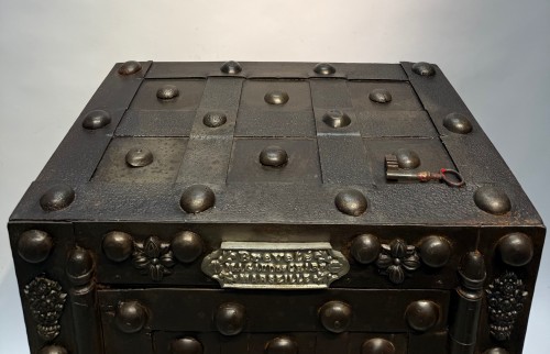 Iron safe by Magaud de Charf  - 