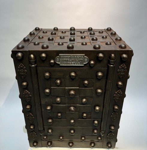 Objets de Curiosité  - Coffre fort par Sauve & Magaud Marseille