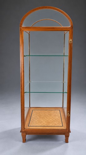 Mahogany Display Cabinet, England Circa 1900 - Furniture Style Art nouveau