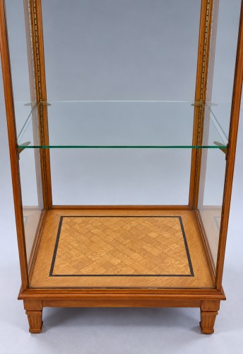 20th century - Mahogany Display Cabinet, England Circa 1900