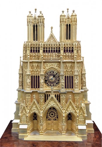 Pendule dite "à la cathédrale" en bronze doré figurant Notre-Dame de Reims