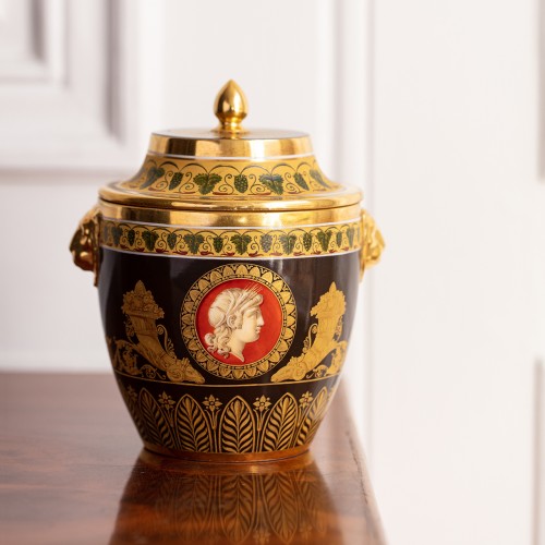 Sèvres porcelain sugar bowl from a cabaret of empire period  - 
