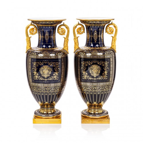XIXe siècle - Paire de vases en porcelaine de Sèvres aux Vues des Châteaux de Randan et de Maulmont