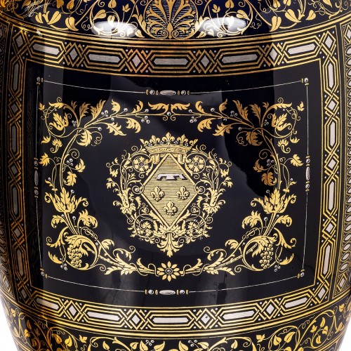Antiquités - Paire de vases en porcelaine de Sèvres aux Vues des Châteaux de Randan et de Maulmont