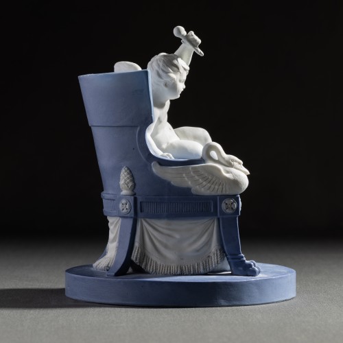 Céramiques, Porcelaines  - L'Amour à la dentelle, groupe en biscuit Manufacture Royale de Sèvres