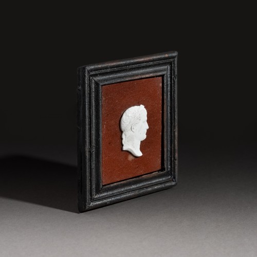 XIXe siècle - Camée de Napoléon en porcelaine sur porphyre de Carélie, vers 1840