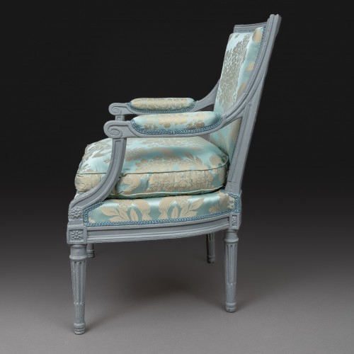 Fauteuil en demi cabriolet Louis XVI, par Georges Jacob, maître en 1765 - Louis XVI