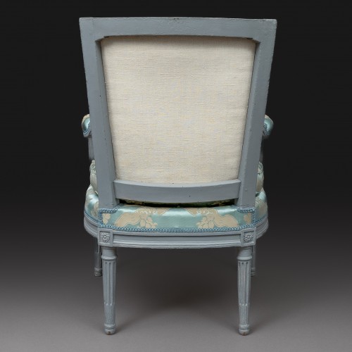 Antiquités - Fauteuil en demi cabriolet Louis XVI, par Georges Jacob, maître en 1765