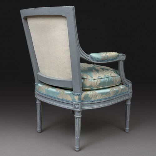 Antiquités - Fauteuil en demi cabriolet Louis XVI, par Georges Jacob, maître en 1765