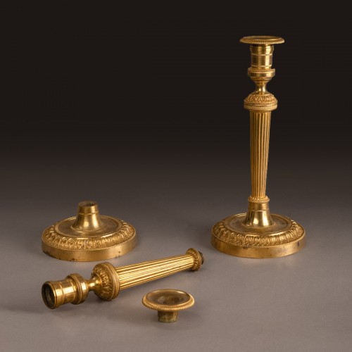 Luminaires Bougeoirs et Chandeliers - Paris, vers 1800 - paire de grands bougeoirs, flambeaux à l'ormoulu