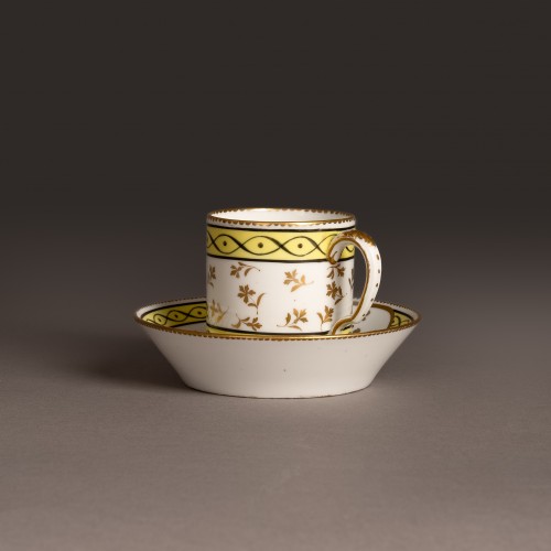 Manufacture Royale de Sèvres, 1778 - tasse et soucoupe en pâte dure à décor de ruines - Céramiques, Porcelaines Style Transition