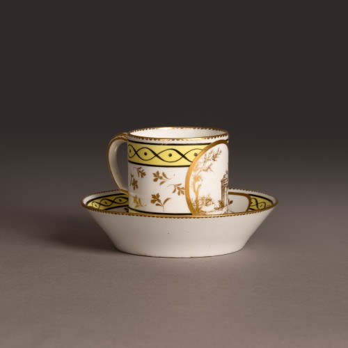 Céramiques, Porcelaines  - Manufacture Royale de Sèvres, 1778 - tasse et soucoupe en pâte dure à décor de ruines