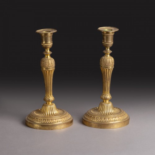 Paire de bougeoirs, - Paris, époque Louis XVI, vers 1780 - Schoppmann Art and Antiques