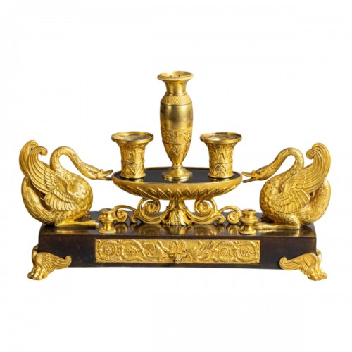 Important encrier aux cygnes, en bronze patiné et doré, époque Empire