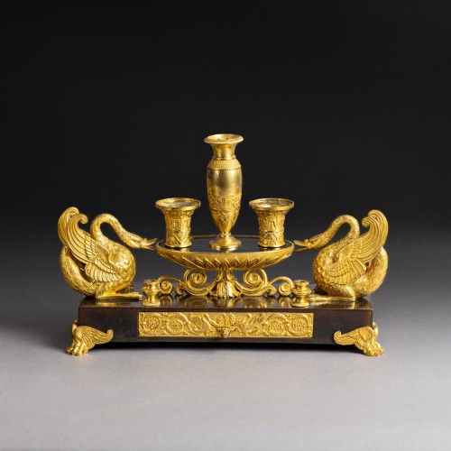 Important encrier aux cygnes, en bronze patiné et doré, époque Empire - Schoppmann Art and Antiques