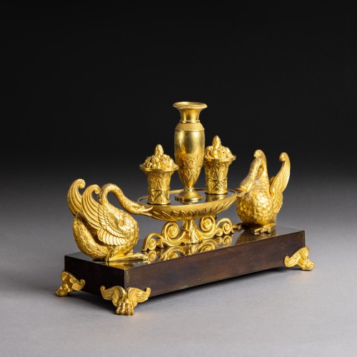 Antiquités - Important encrier aux cygnes, en bronze patiné et doré, époque Empire
