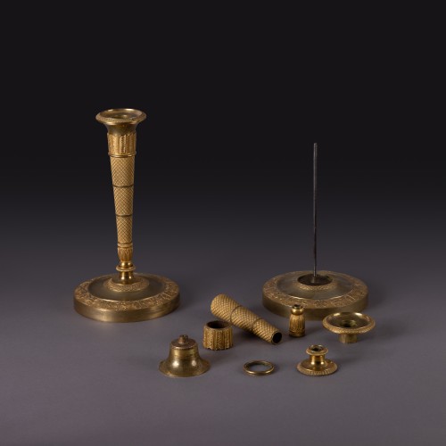 Lighting  - Pair of Consulate–Empire quiver-form candlesticks in bronze, Paris circa 1800