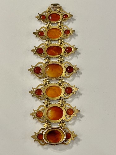 Bracelet en or de couleurs orné d'intailles sur cornalines vers 1830 - Restauration - Charles X