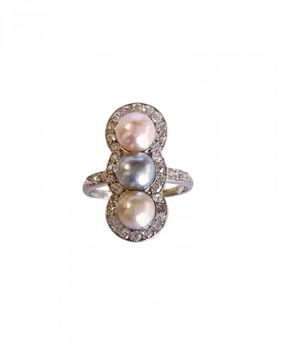 Trilogy Ring Adorned With Three Colored Pearls circa 1920