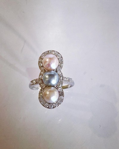 20th century - Trilogy Ring Adorned With Three Colored Pearls circa 1920