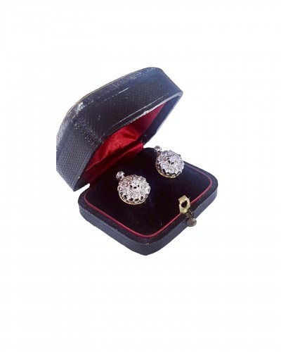 Paire de boucles d'oreilles fin du XIXe en or, argent et diamants
