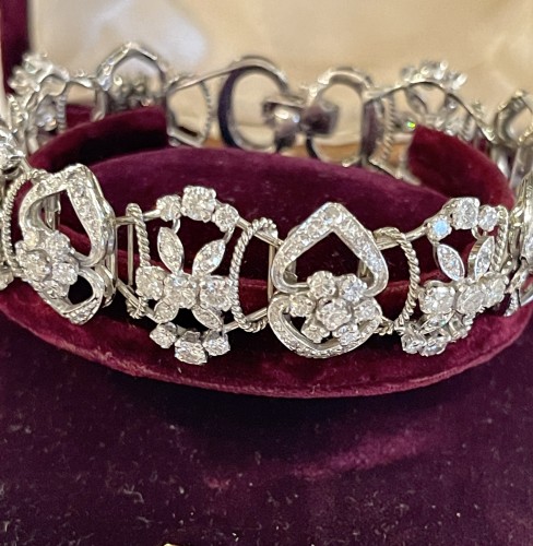 Bracelet en or gris serti de diamants pour un poids de 7 carats - Bijouterie, Joaillerie Style Années 50-60