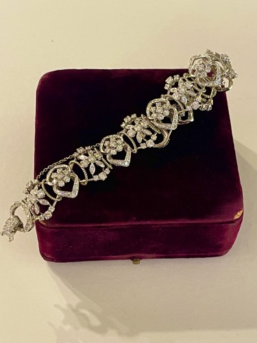 Antique Jewellery  - Bracelet In White Gold Entirely Set With Diamonds For A Weight Of 7 Carats