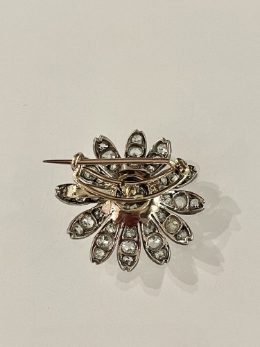 Antique Jewellery  - Flower Brooch Set With Old Cut Diamonds