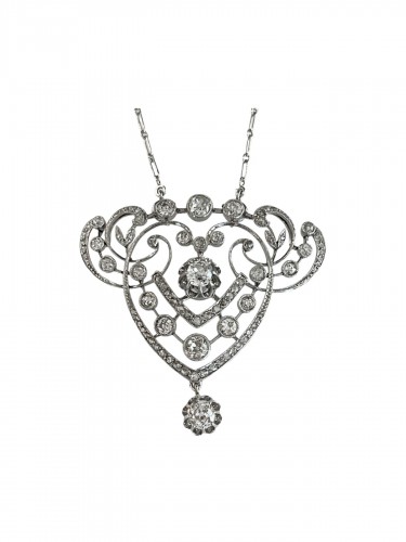 Garland Pendant In Platinum And Old Mine Cut Diamonds Belle époque 