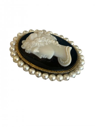 Antique Jewellery  - Antique onyx cameo in its box