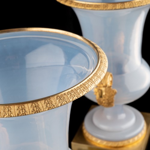 Paire de vases en opaline et bronze doré - Verrerie, Cristallerie Style Restauration - Charles X