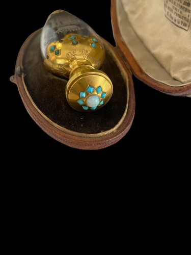 XIXe siècle - Aucoc - flacon à sels en cristal, or, turquoises et opale