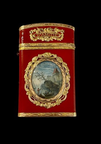Etui souvenir d'amitié Louis XVI en laque de couleur corai - Objets de Vitrine Style Louis XVI