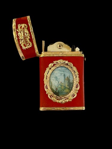 Objets de Vitrine Boite & Nécessaire - Etui souvenir d'amitié Louis XVI en laque de couleur corai