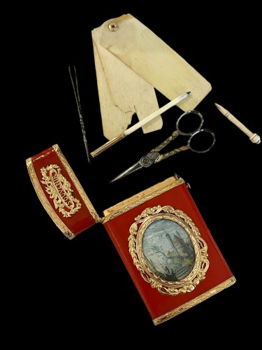 Etui souvenir d'amitié Louis XVI en laque de couleur corai - Louis XVI