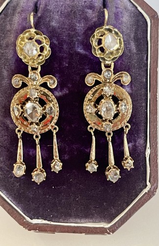 Bijouterie, Joaillerie Boucles d'oreilles - Paire de boucles d'oreilles en or vers 1840