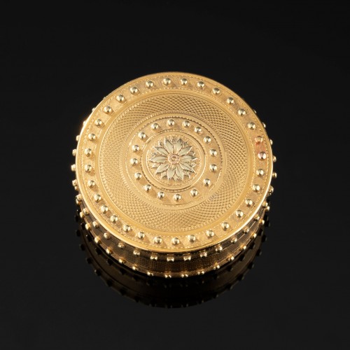 Louis XVI Gold Drageoir Box - Objects of Vertu Style Louis XVI