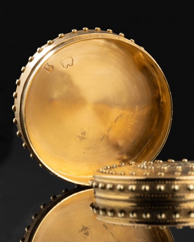 Boite drageoir en or d'époque Louis XVI - SeblAntic