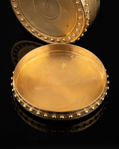 XVIIIe siècle - Boite drageoir en or d'époque Louis XVI