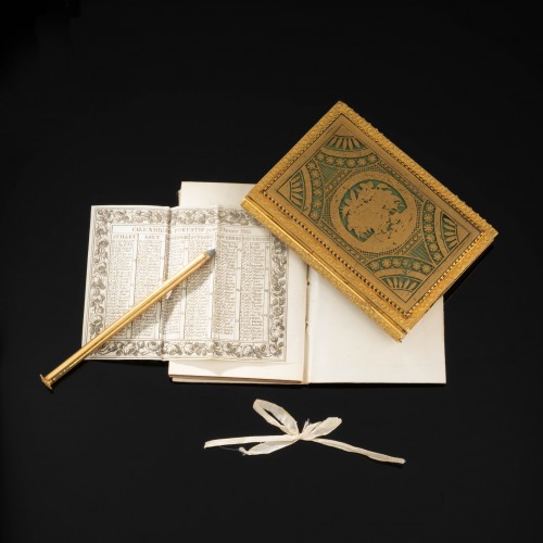 Objets de Vitrine Coffret & Nécessaire - Carnet de bal en verre églomisé d'époque Charles X